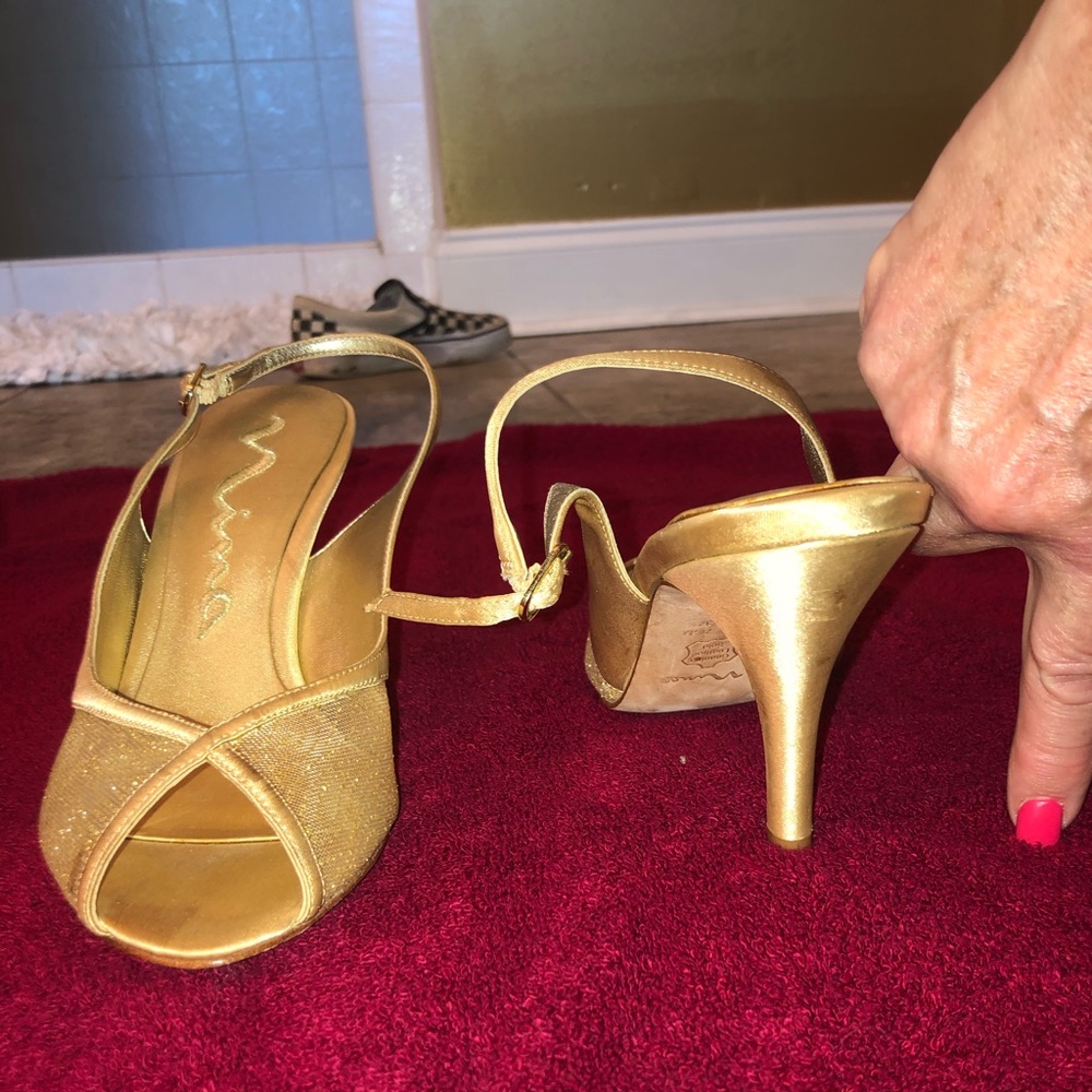 Golden Heels - Picture 3 of 3